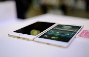 R5 and iPhone Comparison